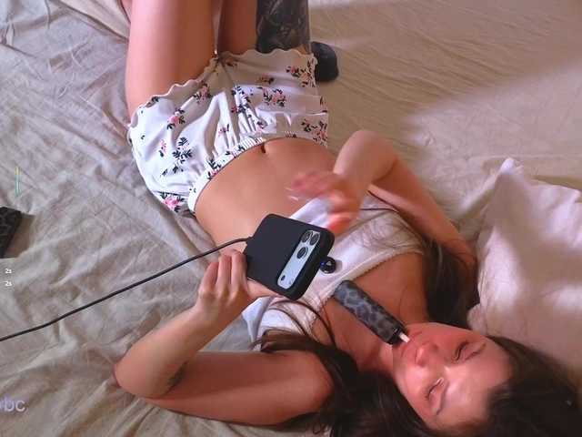 Hotksy's BongaCams show and profile