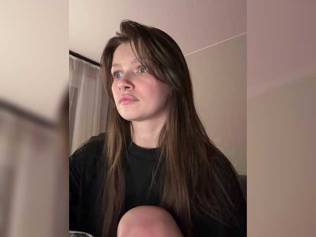 le modèle HotKsy est en webcam porno dans un show sur le site bongacams, il possède les tags suivants: White/Caucasian,Brunette,Shaved