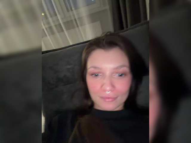 le modèle HotKsy est en webcam porno dans un show sur le site bongacams, il possède les tags suivants: White/Caucasian,Brunette,Shaved