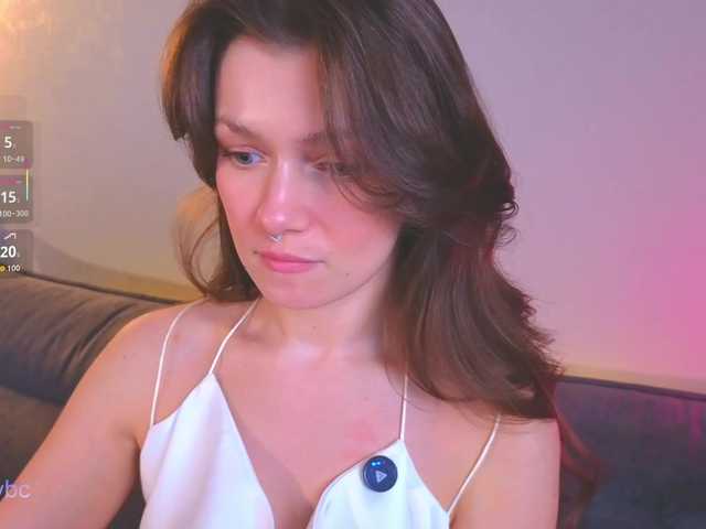 le modèle HotKsy est en webcam porno dans un show sur le site bongacams, il possède les tags suivants: White/Caucasian,Brunette,Shaved