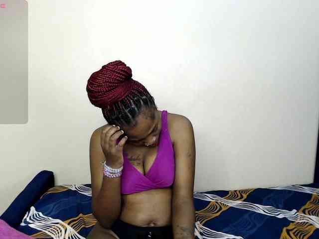 Toniabanks webcam