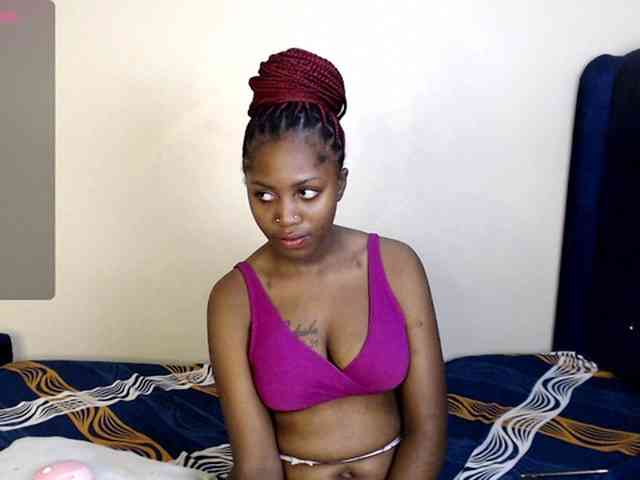 Toniabanks webcam