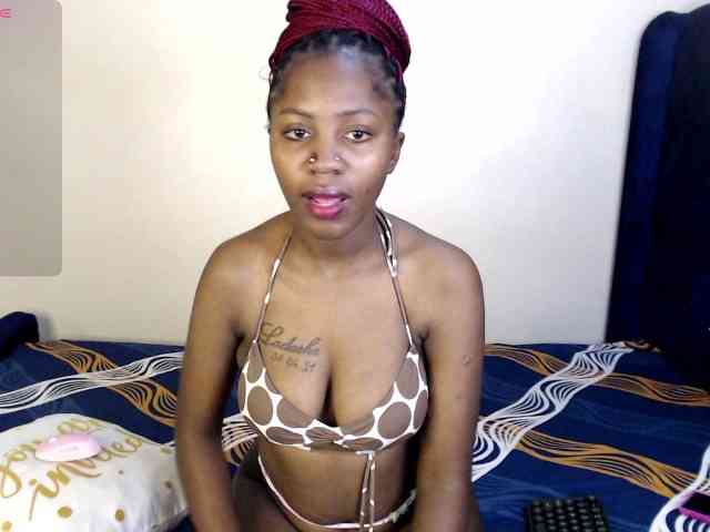 Toniabanks webcam