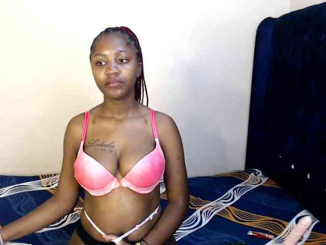 Toniabanks webcam
