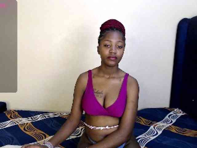 Toniabanks webcam