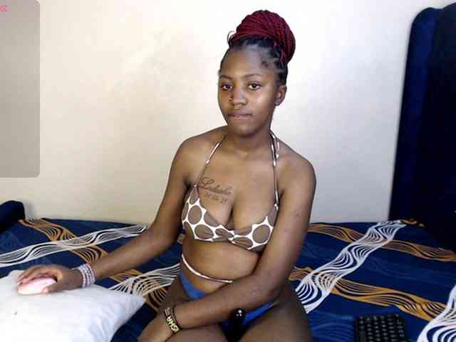 Toniabanks webcam