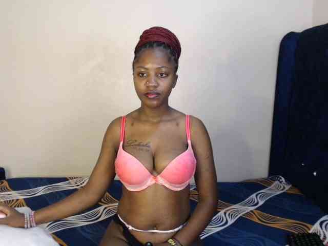 Toniabanks webcam