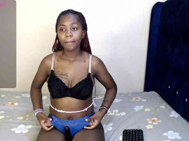 Toniabanks webcam