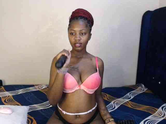 Toniabanks webcam