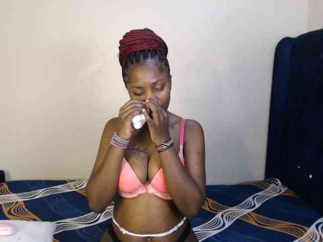 Toniabanks webcam