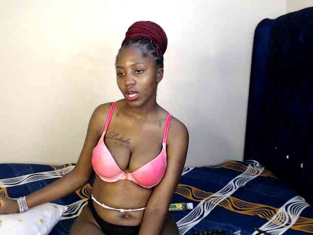 Toniabanks webcam