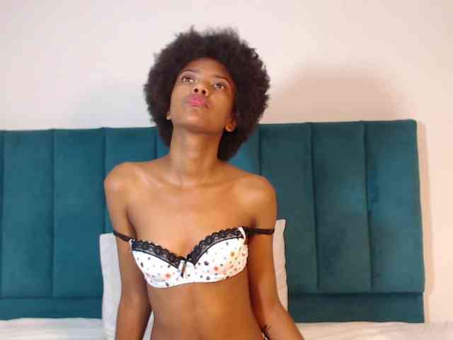 KinkyCutie webcam
