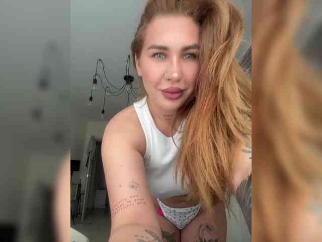 HoneyVenoom webcam