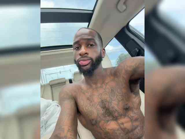 JohnyLong Live Webcam on BongaCams