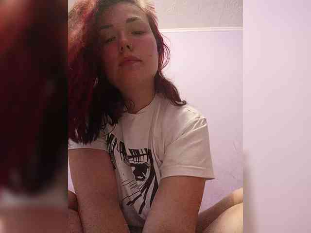 Horny-Lina webcam