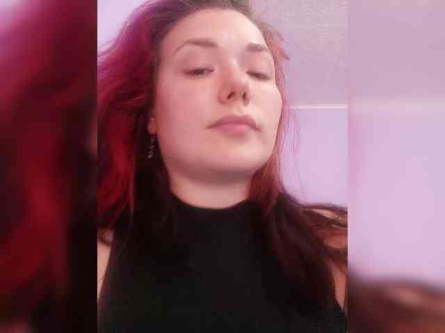 Horny-Lina webcam