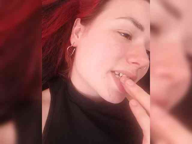 Horny-Lina webcam