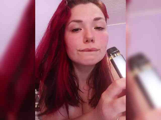 Horny-Lina webcam
