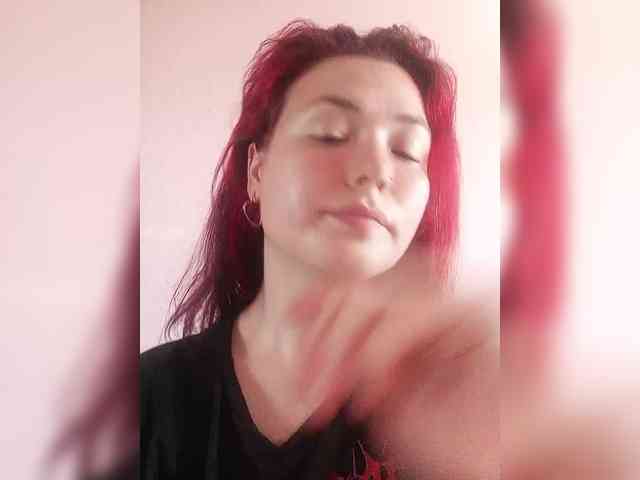 Horny-Lina webcam