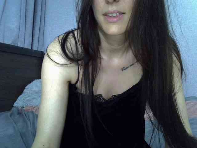 hellshell300 Live Webcam on BongaCams