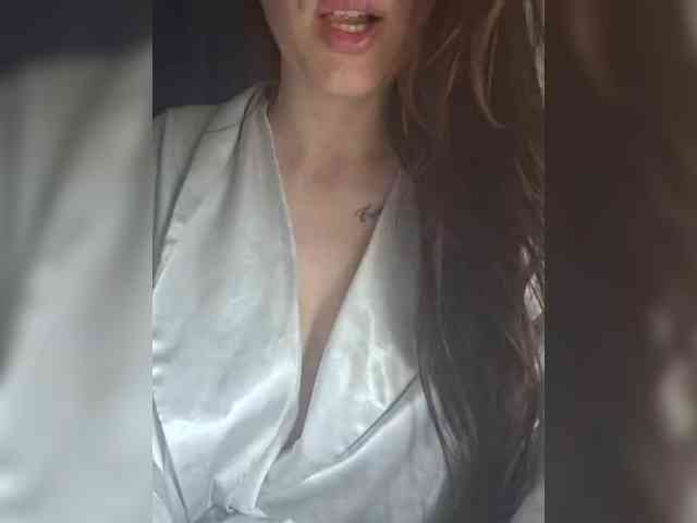 hellshell300 Live Webcam on BongaCams