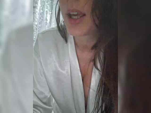 hellshell300 Live Webcam on BongaCams