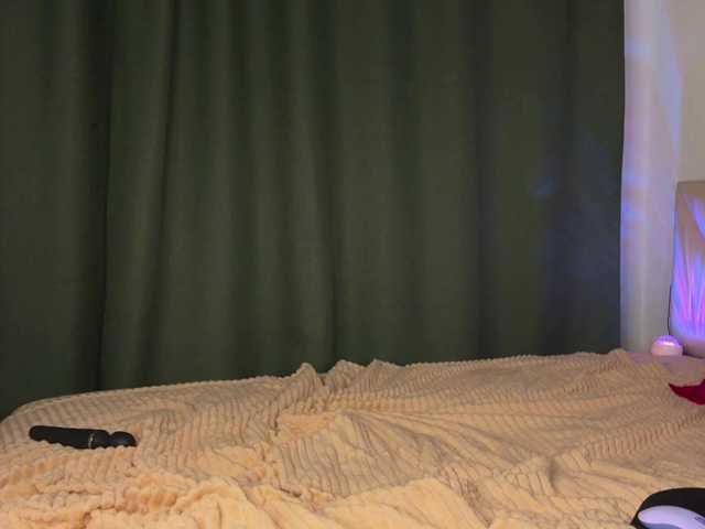 LolaTeaseX's BongaCams show and profile