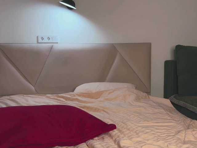 go to chat with LolaTeaseX