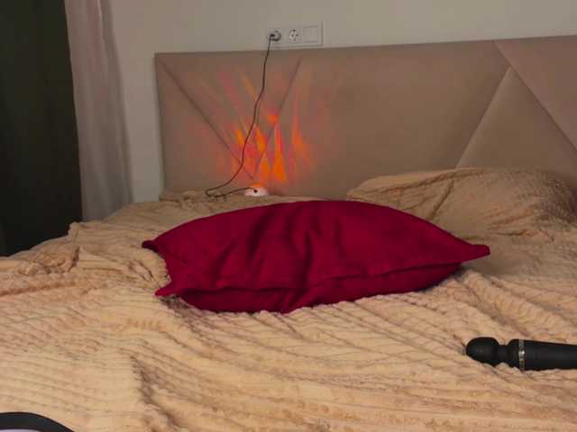 LolaTeaseX's BongaCams show and profile