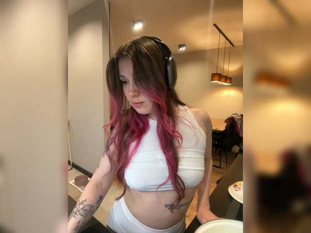 arielwavee1's BongaCams show and profile