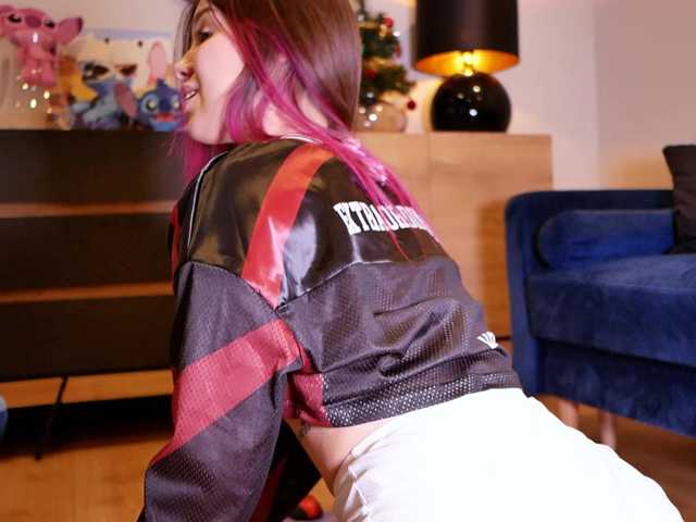 arielwavee1's BongaCams show and profile