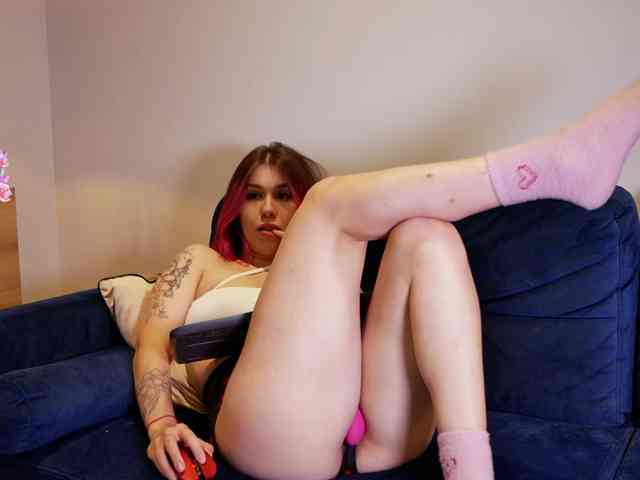 arielwavee1 webcam