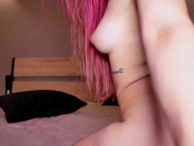 arielwavee1 webcam