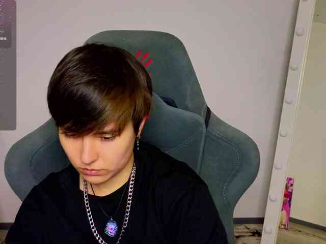 CharlieeAdams Live Webcam on BongaCams