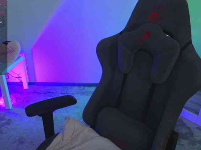 CharlieeAdams webcam