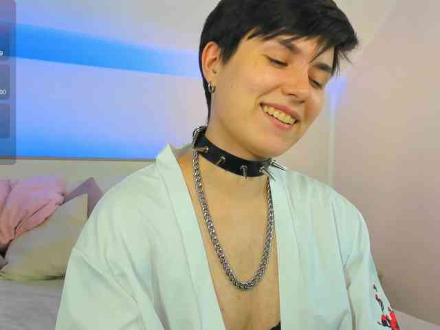 nude sex chat CharlieeAdams
