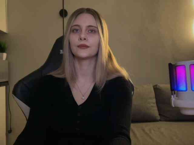 HeyRina webcam