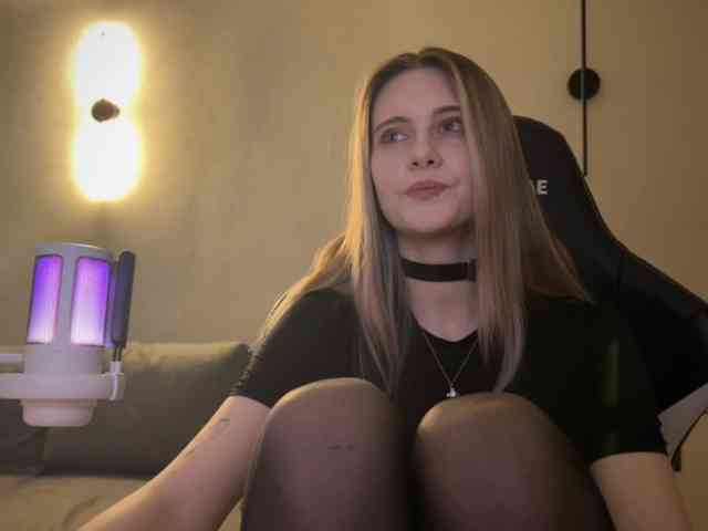 HeyRina webcam