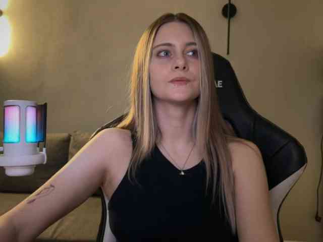 HeyRina webcam