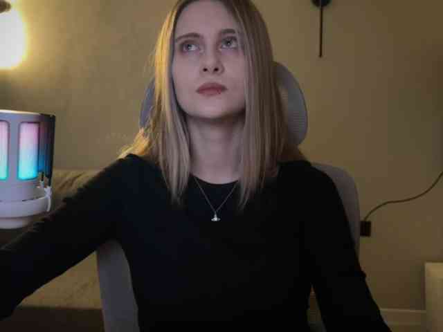 HeyRina webcam