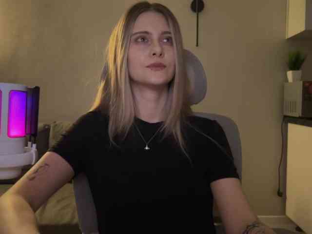 HeyRina webcam