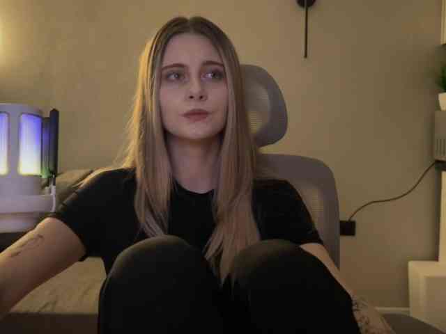 HeyRina webcam