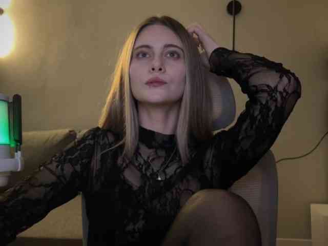 HeyRina webcam