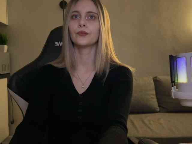 HeyRina webcam