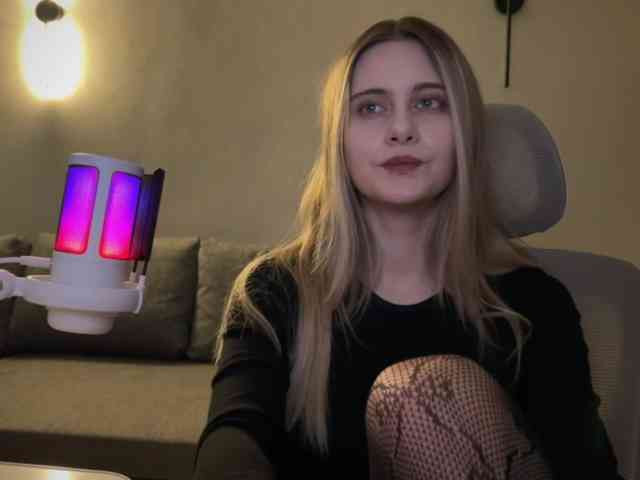 HeyRina webcam