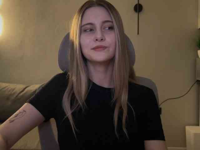 HeyRina webcam