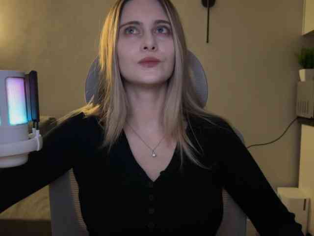 HeyRina webcam