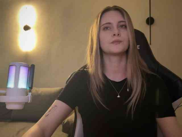 HeyRina webcam