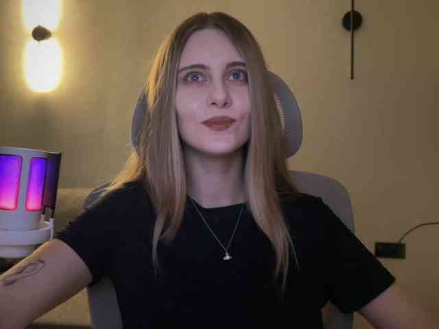 HeyRina webcam