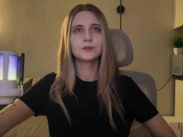 HeyRina webcam